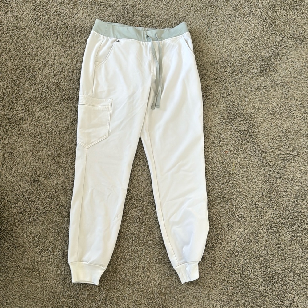 Figs Small White Scrub Jogger